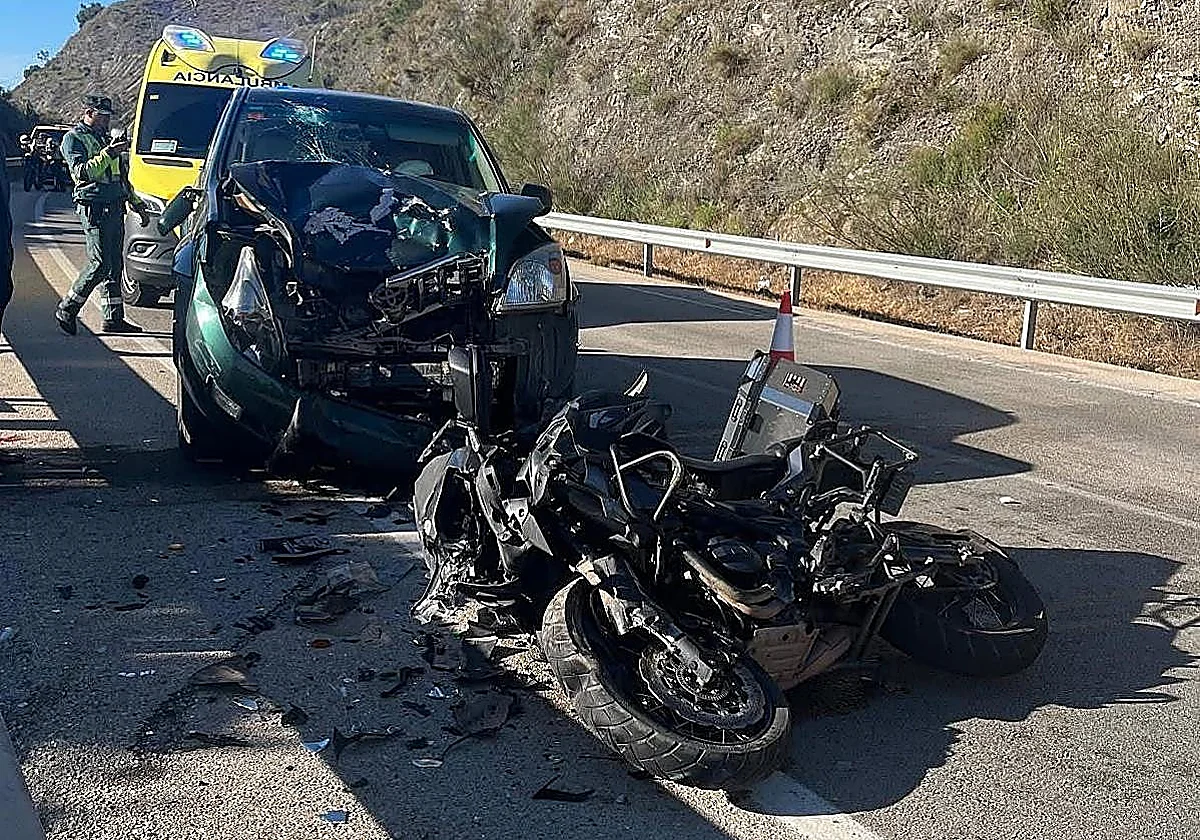 Two injured in head-on collision on busy Axarquía road