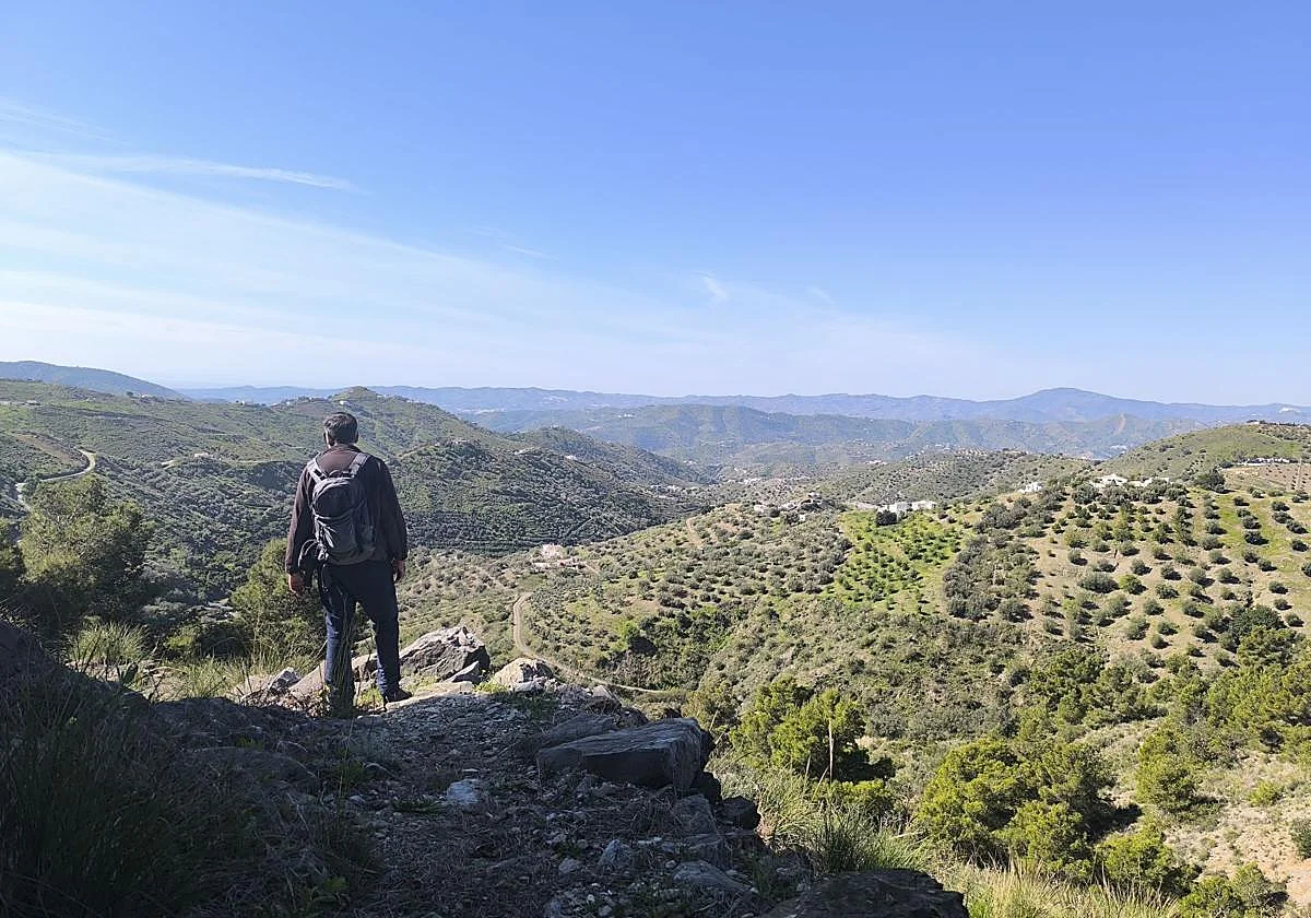 Alcaucín-Canillas de Aceituno: At the foot of the Maroma mountain range