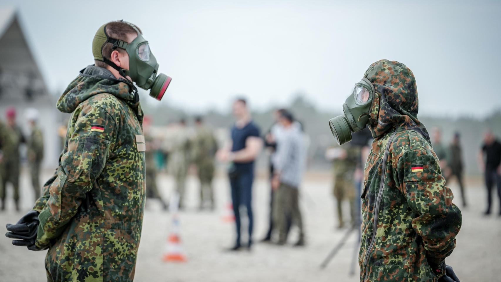 Malestar en Alemania: la nueva ley obliga a los hombres de 17 a 45 a pedir permiso al Ejército para viajar 3 meses fuera