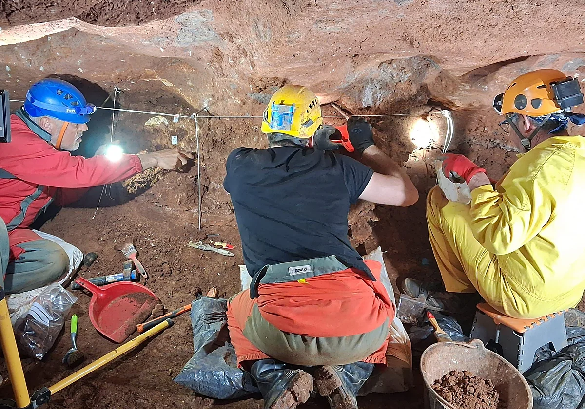 Rincón de la Victoria celebrará un taller de arqueología en la Cueva del Tesoro
