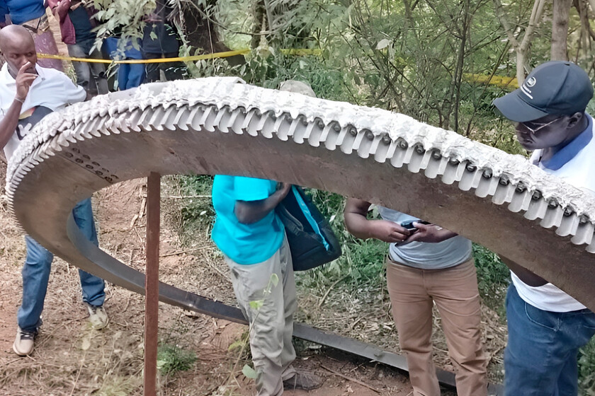 Un anillo metálico de media tonelada cayó del cielo en Kenia. Más de un año después seguimos sin saber de dónde vino