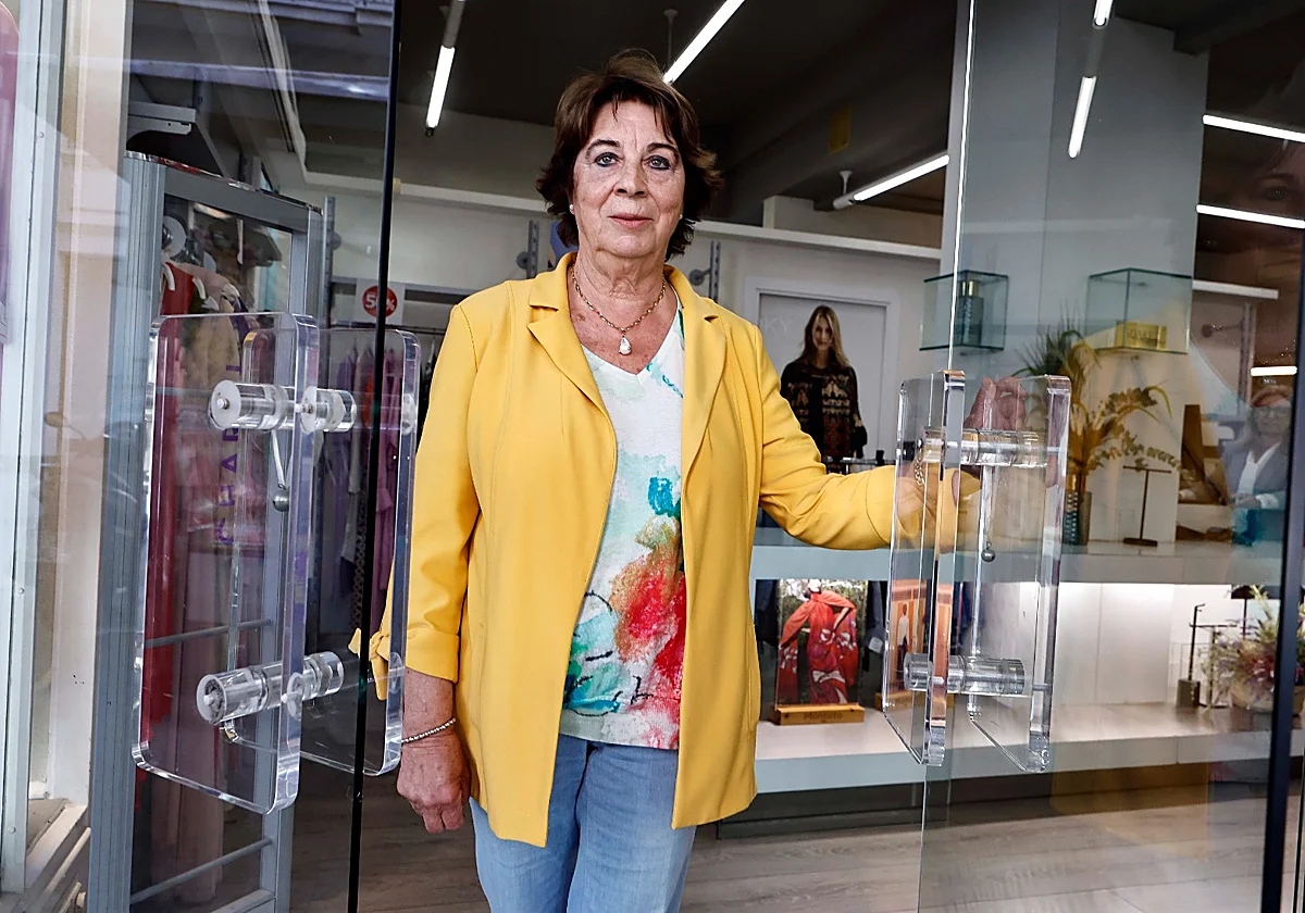 Charol cierra tras 47 años su boutique de moda femenina de la calle Córdoba