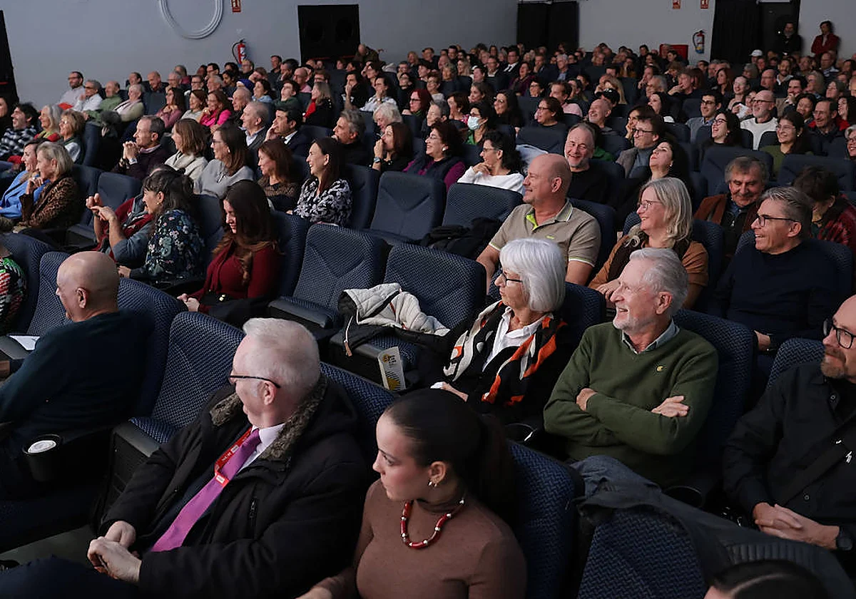 El Cine Albéniz renueva su patio de butacas