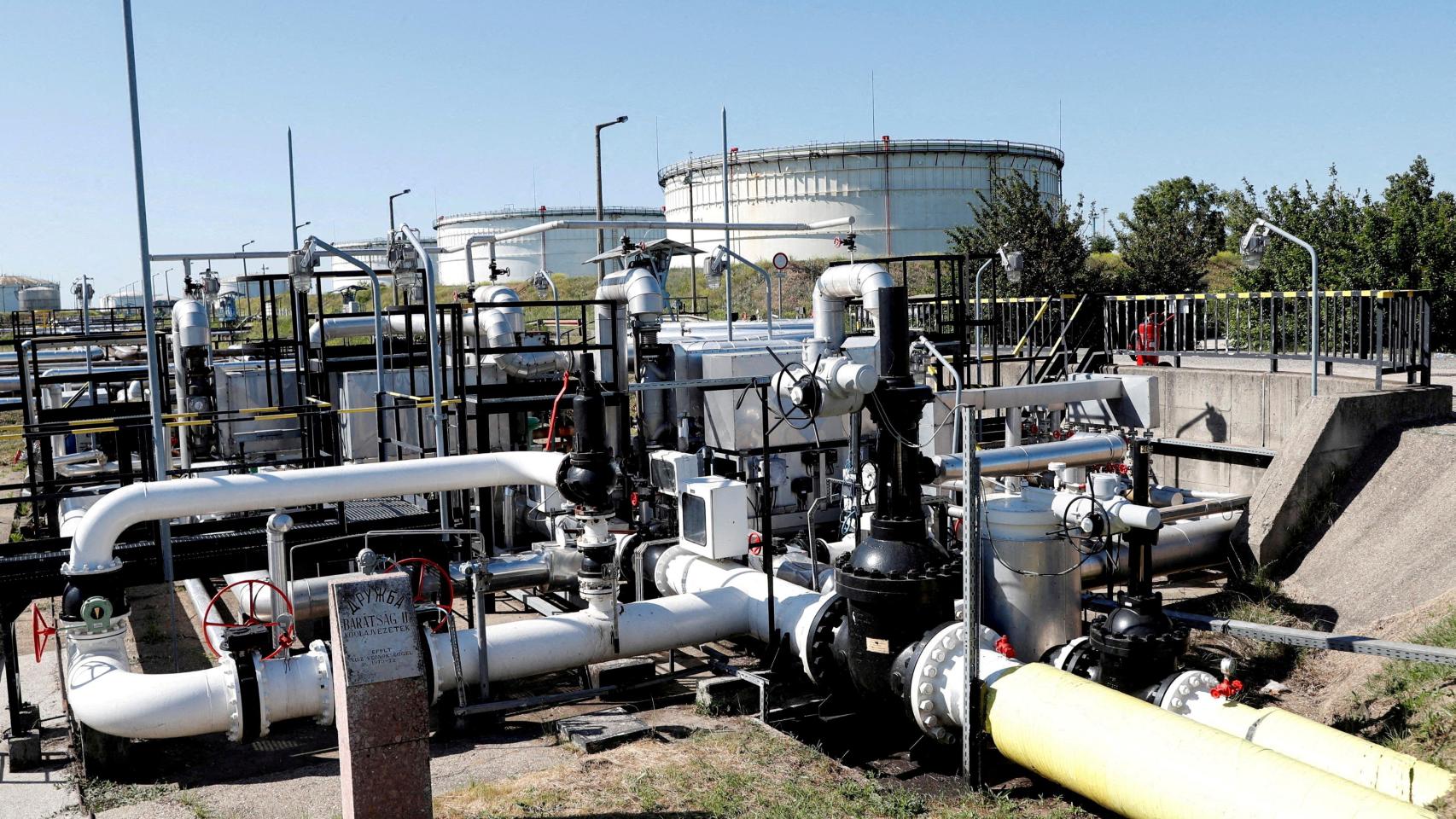 Un presunto atentado contra un gasoducto sacude las elecciones húngaras: Orbán habla de complot y Magyar, de montaje