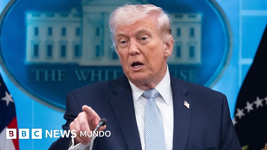 "El país entero podría ser eliminado en una noche": Trump amenaza con destruir puentes y centrales eléctricas si Irán no reabre el estrecho de Ormuz en las próximas horas