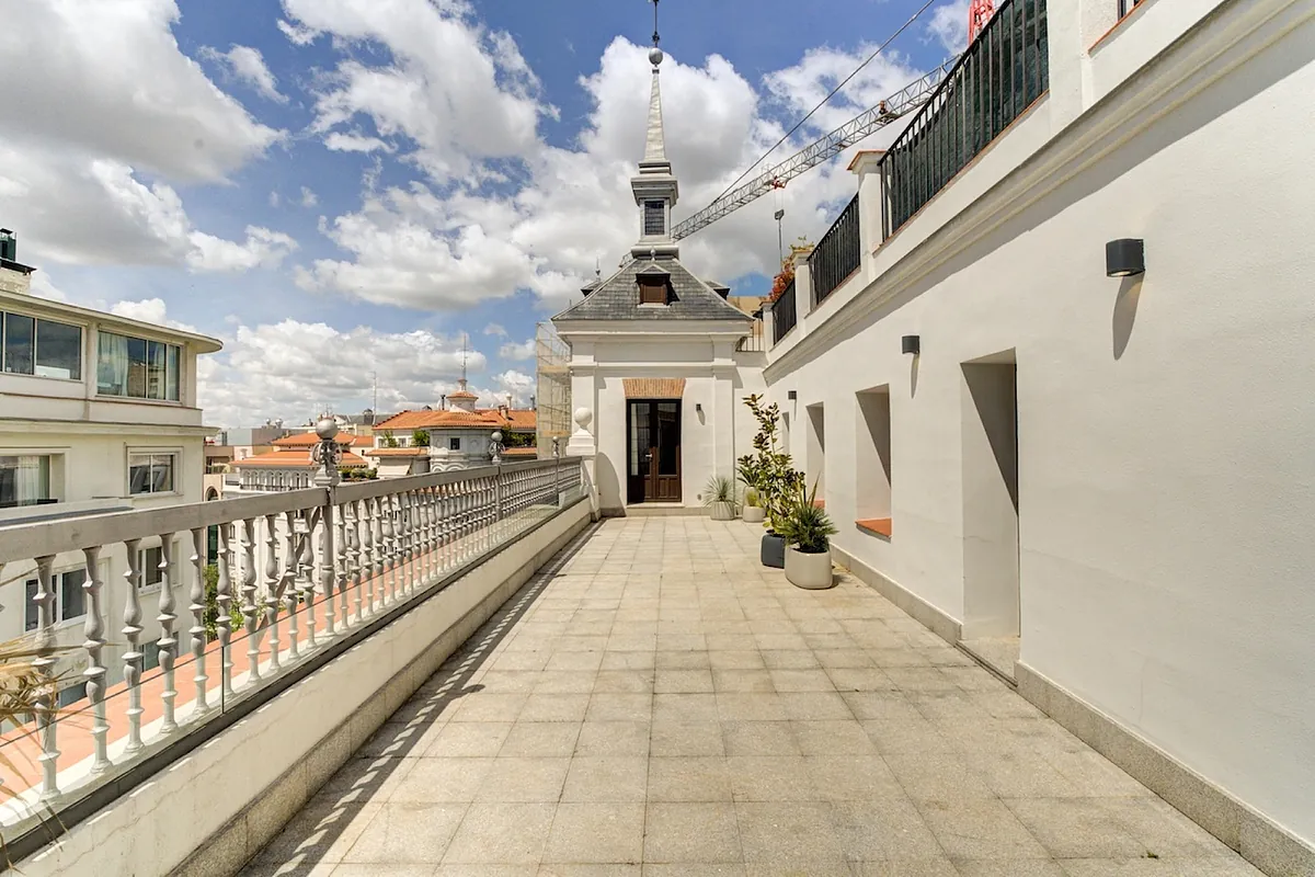 El ático del edificio donde vivió Valle-Inclán a la venta por 10,8 millones