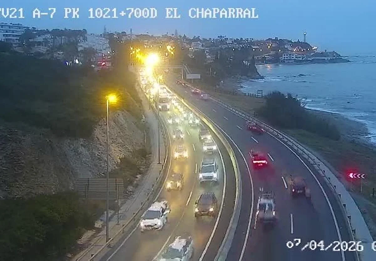 Un alcance complica este martes la entrada a Marbella por la A-7 en Mijas