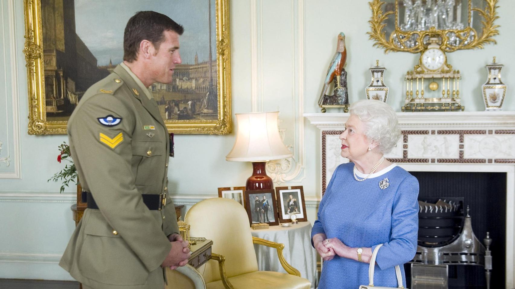 Detienen al soldado vivo más condecorado de Australia por crímenes de guerra y matar civiles en Afganistán