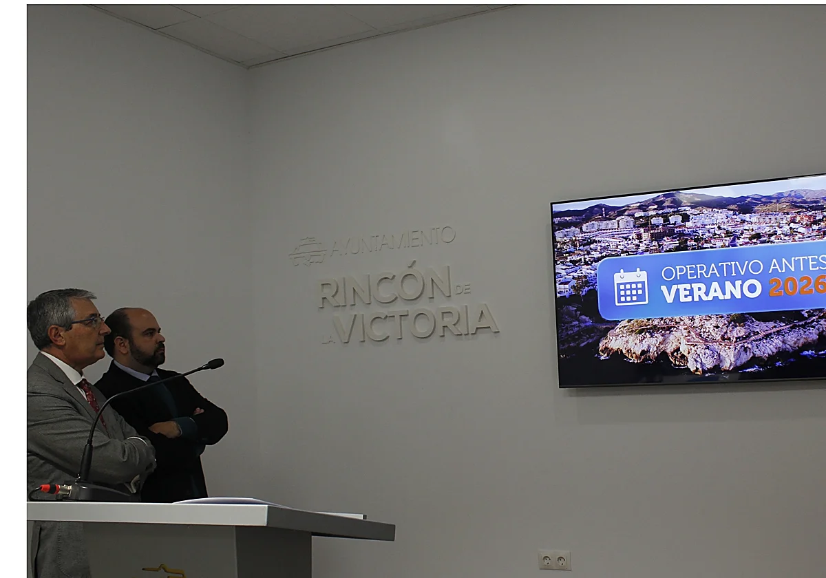 Rincón de la Victoria quiere poner en marcha el sistema de aparcamiento regulado en verano de 2026