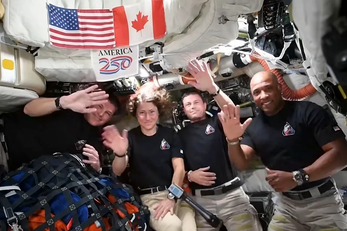 Los astronautas de Artemis II regresan a la Tierra tras su misión histórica a la luna