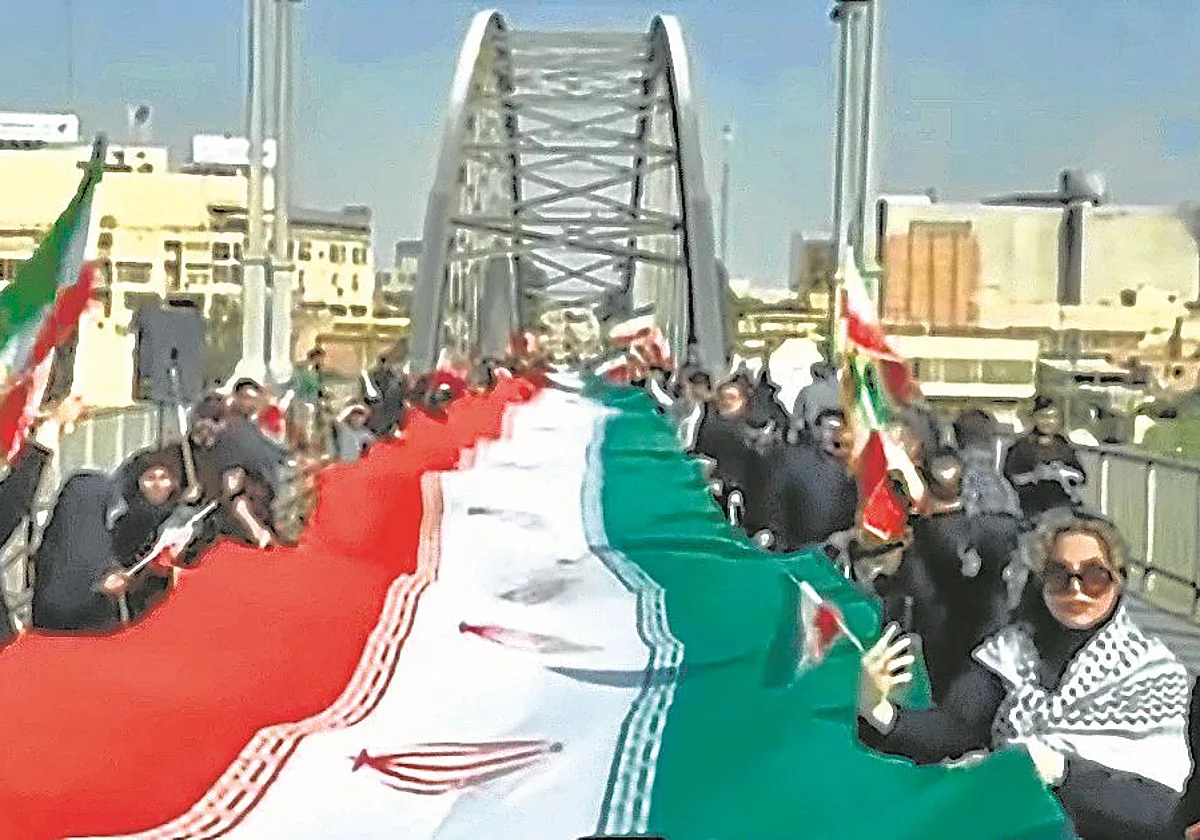 Miles de iraníes hacen de escudos humanos para evitar ataques a centrales energéticas