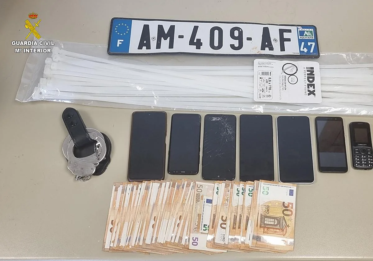 Desmantelado un grupo de falsos guardias civiles que robó bolsos de lujo valorados en un millón de euros a un transportista