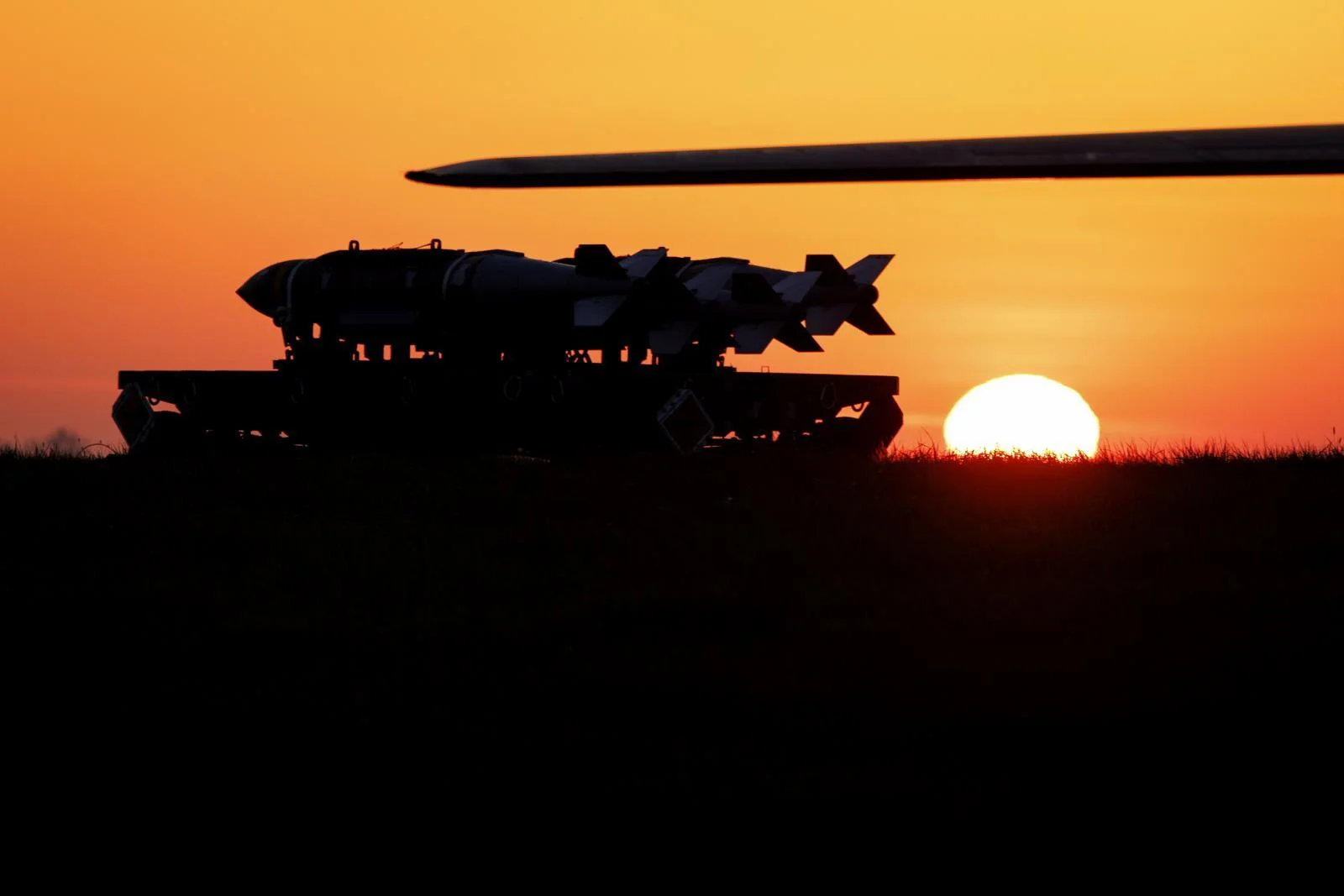 Doce horas de vértigo, un mariscal paquistaní y un conejo de Pascua: cómo se gestó el alto el fuego entre EE UU e Irán