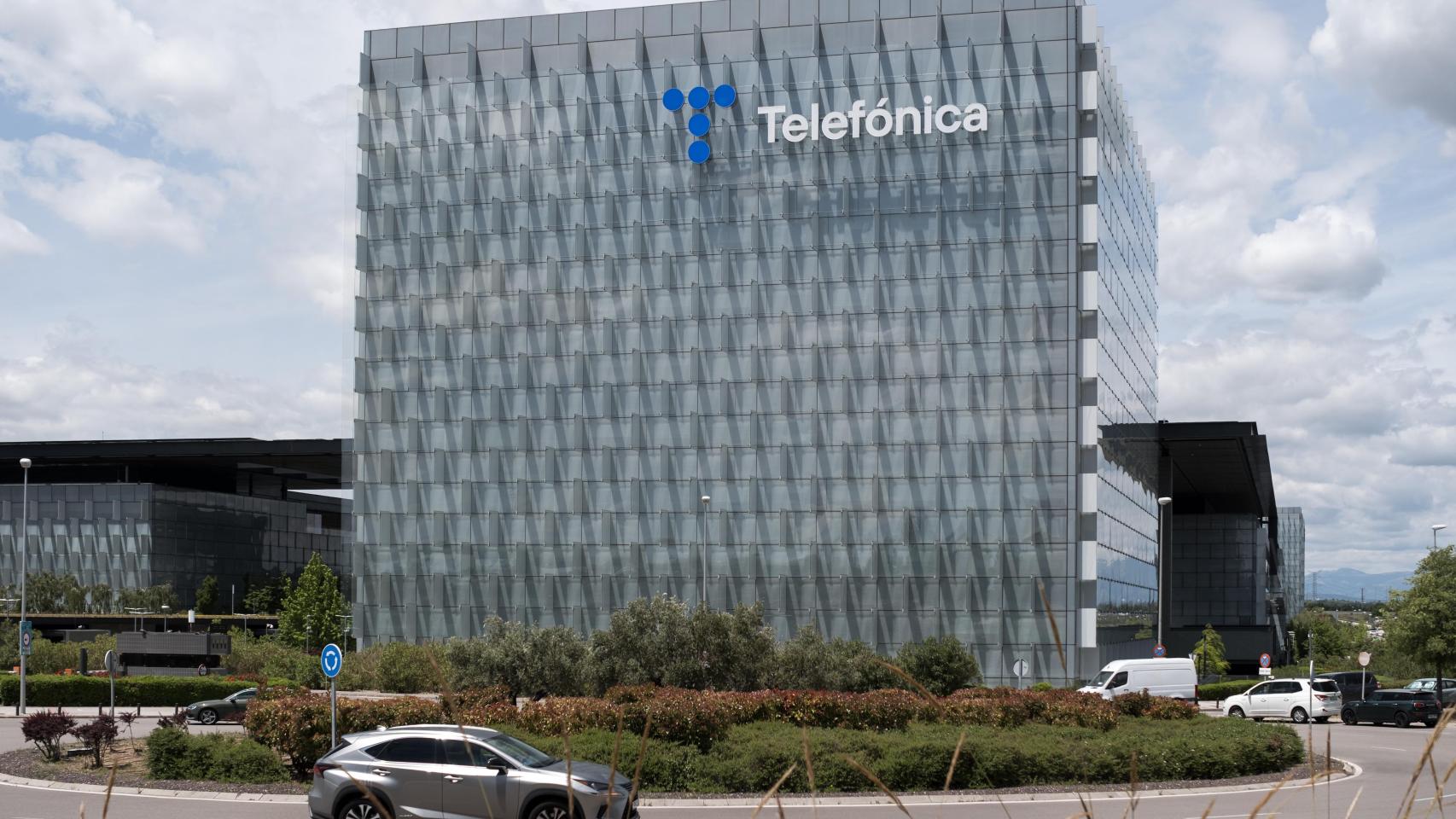 Telefónica rebaja a 4.873 el número mínimo de salidas en el ERE, pero los sindicatos piden a la empresa un "último esfuerzo"