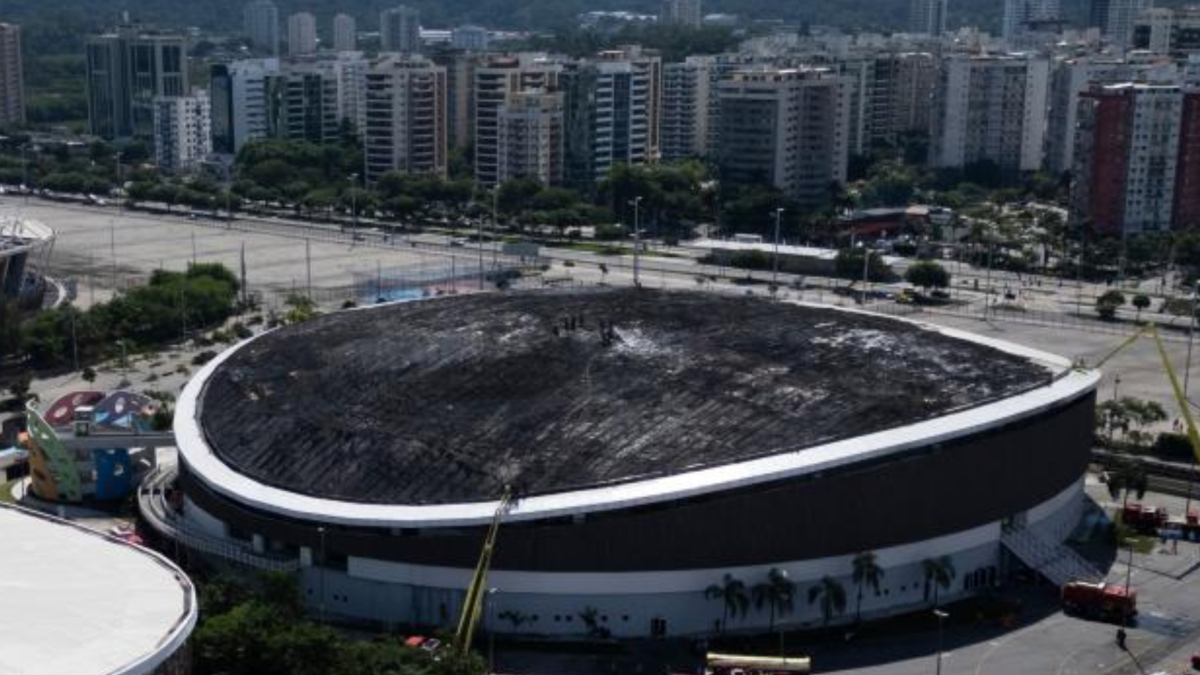 Un incendio acaba con la cubierta del velódromo olímpico de Río