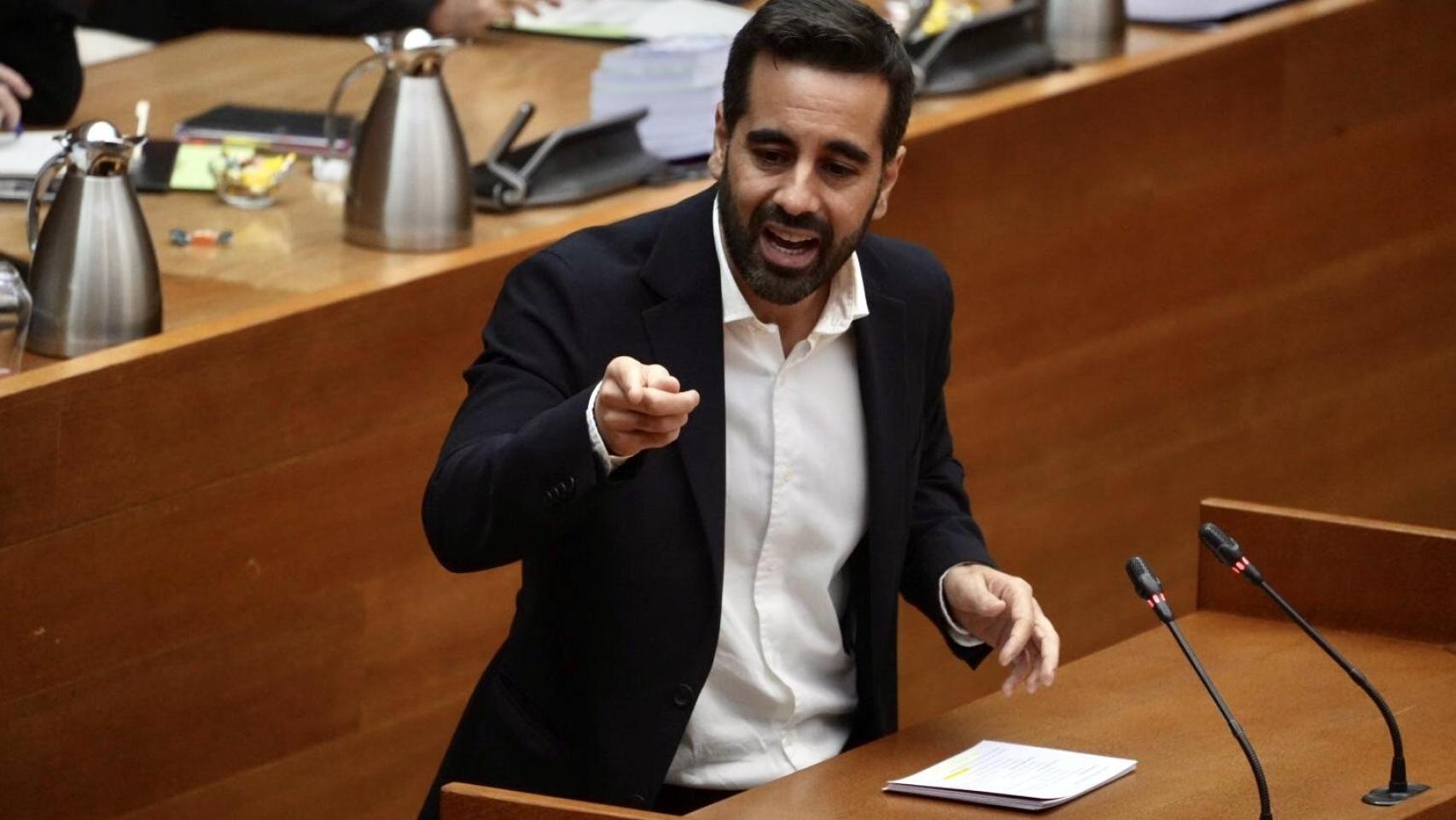 El PSOE se burla de que "da error" las subvenciones de Llorca en la Renta y el PP replica que el fallo es del ministerio