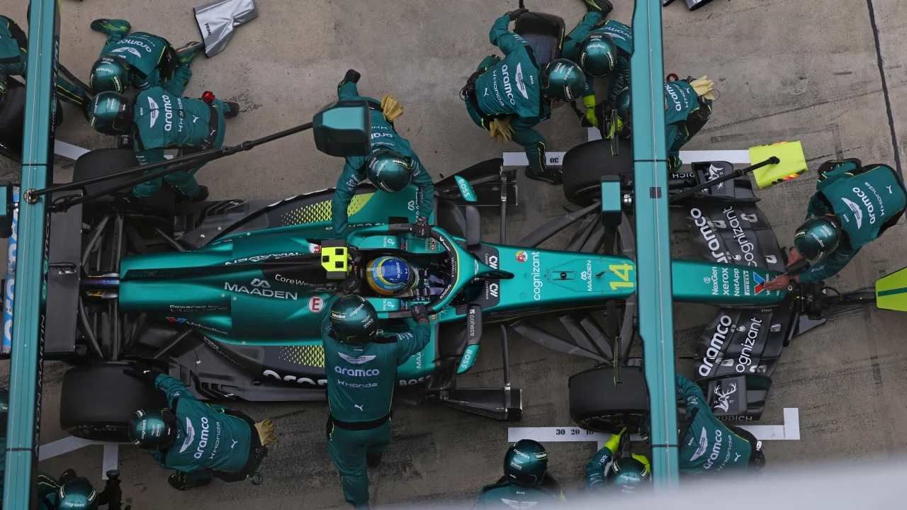 4 segundos por vuelta y un coche roto: los números que explican el desastre del Aston Martin AMR26