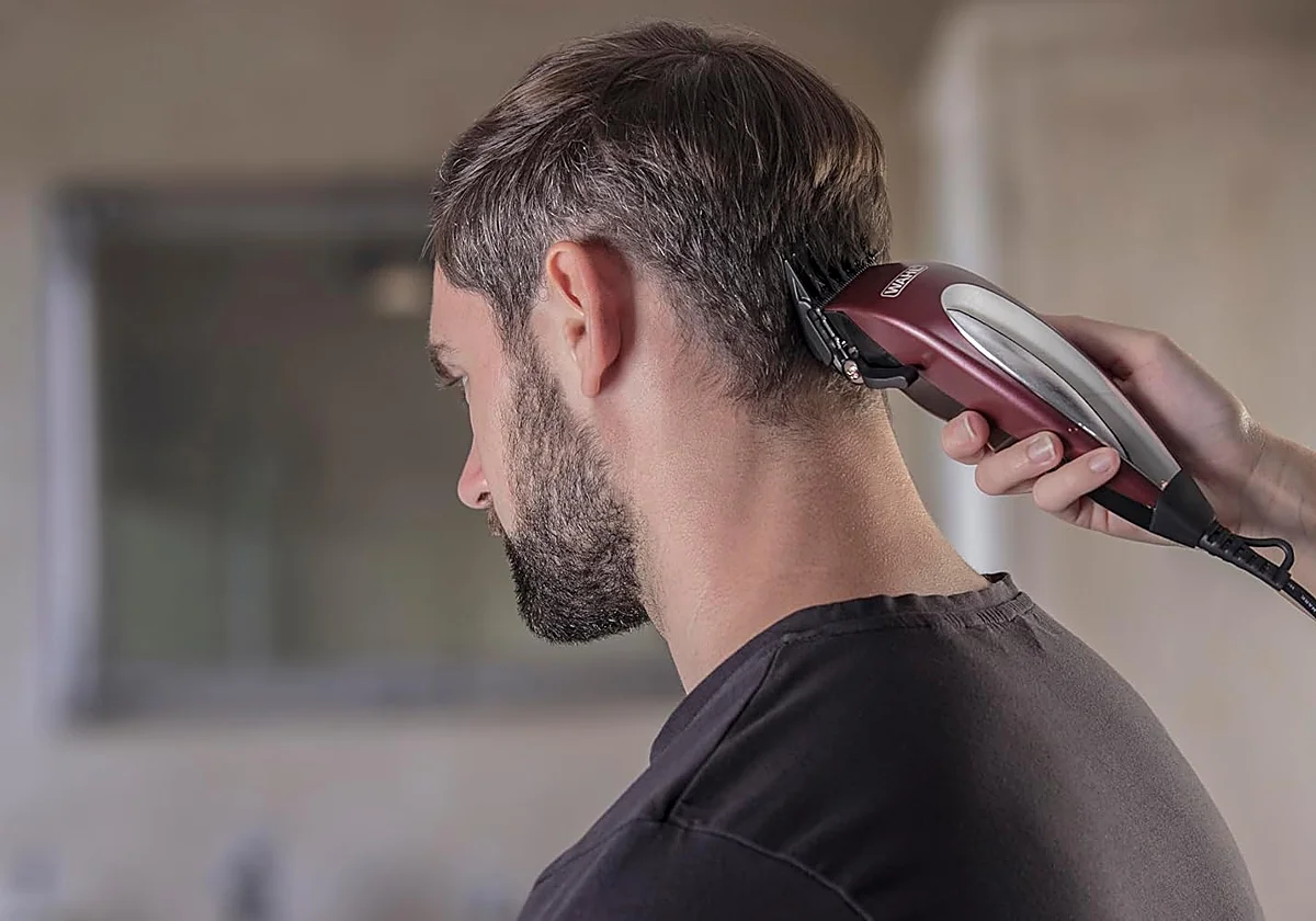 Cortar el pelo en casa es posible con estos cortapelos profesionales con cuchillas autoafilables
