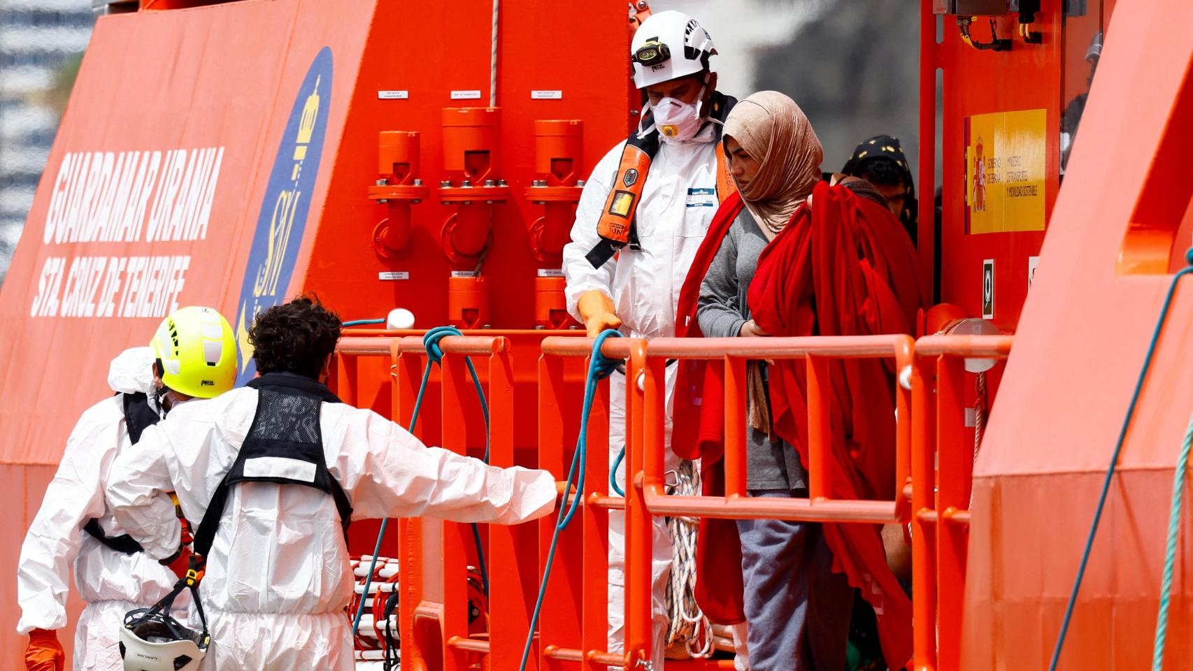 Al menos cuatro migrantes mueren al tratar de llegar a Reino Unido desde Francia tras hundirse un "taxi acuático"