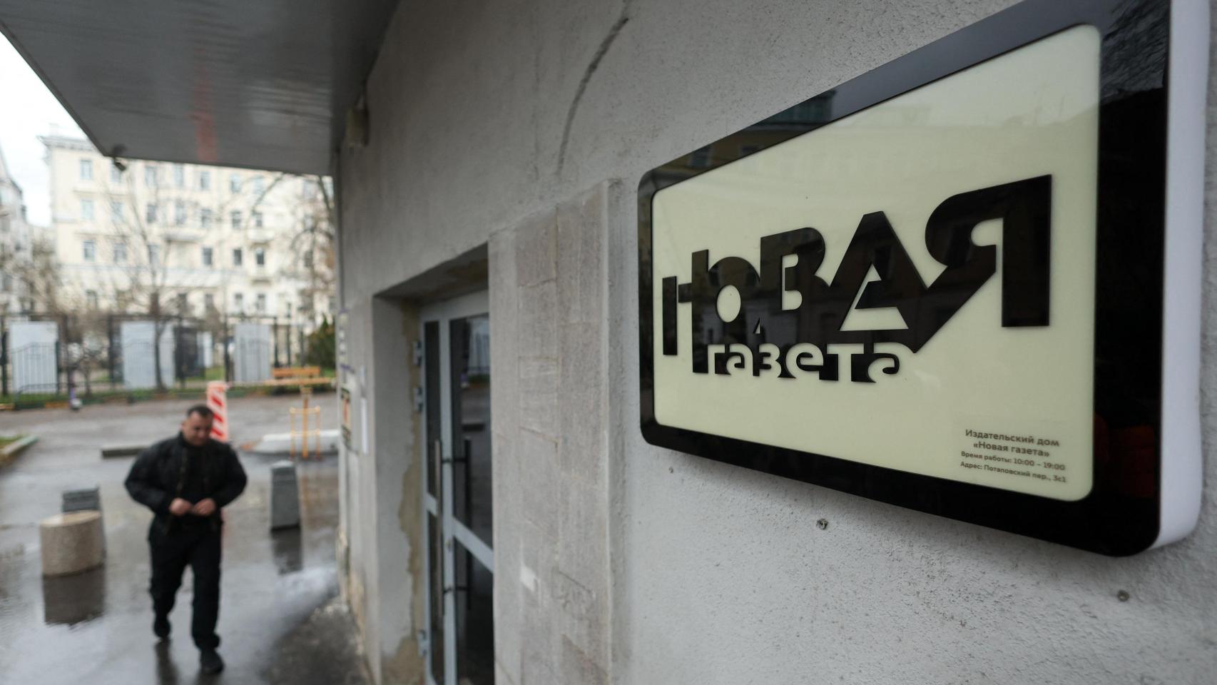Rusia continúa con su ataque a la prensa: registros en la sede de Novaya Gazeta por "usar ilegalmente datos personales"