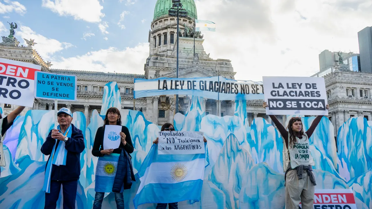 Argentina aprueba reforma a la Ley de Glaciares a favor de la minería y desata debate ambiental