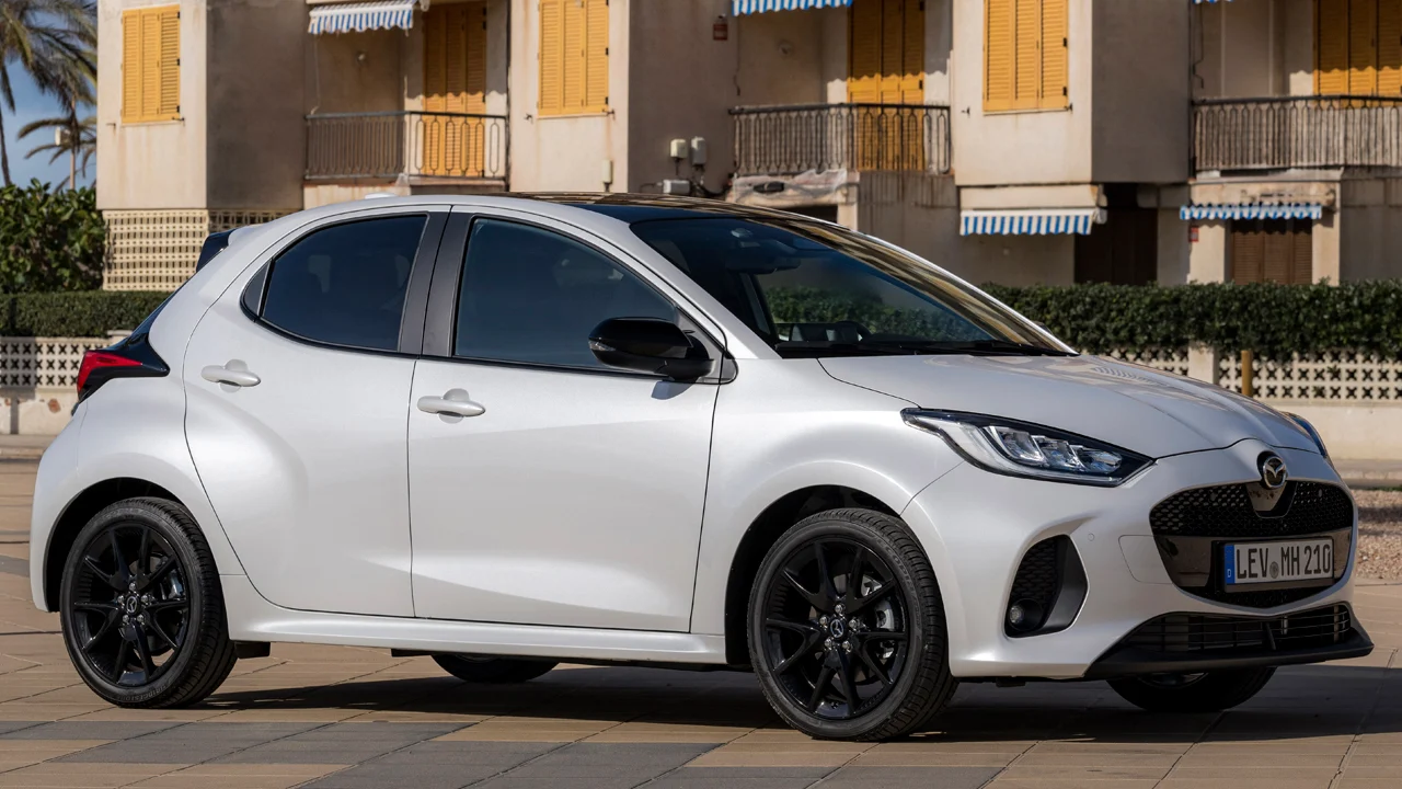 El Mazda2 Hybrid sigue en la pelea, ahora más equipado para no rendirse al eléctrico