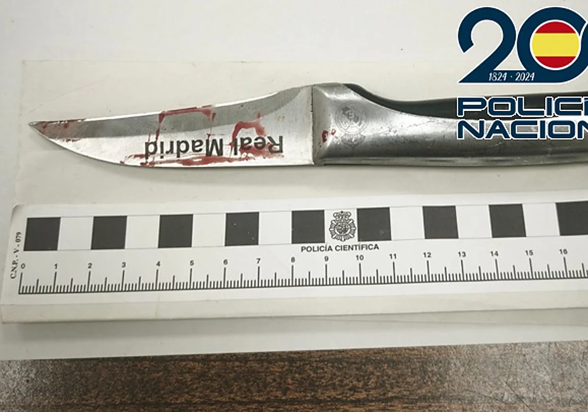 Raja la cara a un hombre por afearle que golpeara coches y mobiliario urbano en Málaga