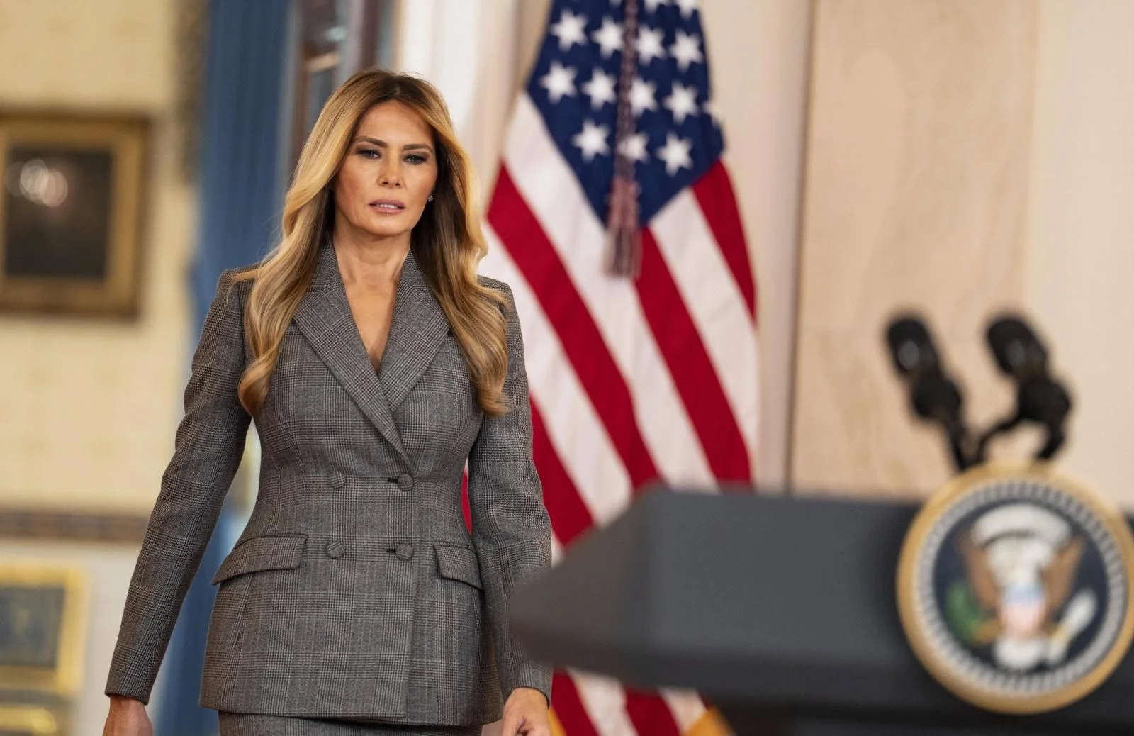 «¿Por qué ahora?», la pregunta que Melania Trump eludió en su declaración para desvincularse de Epstein