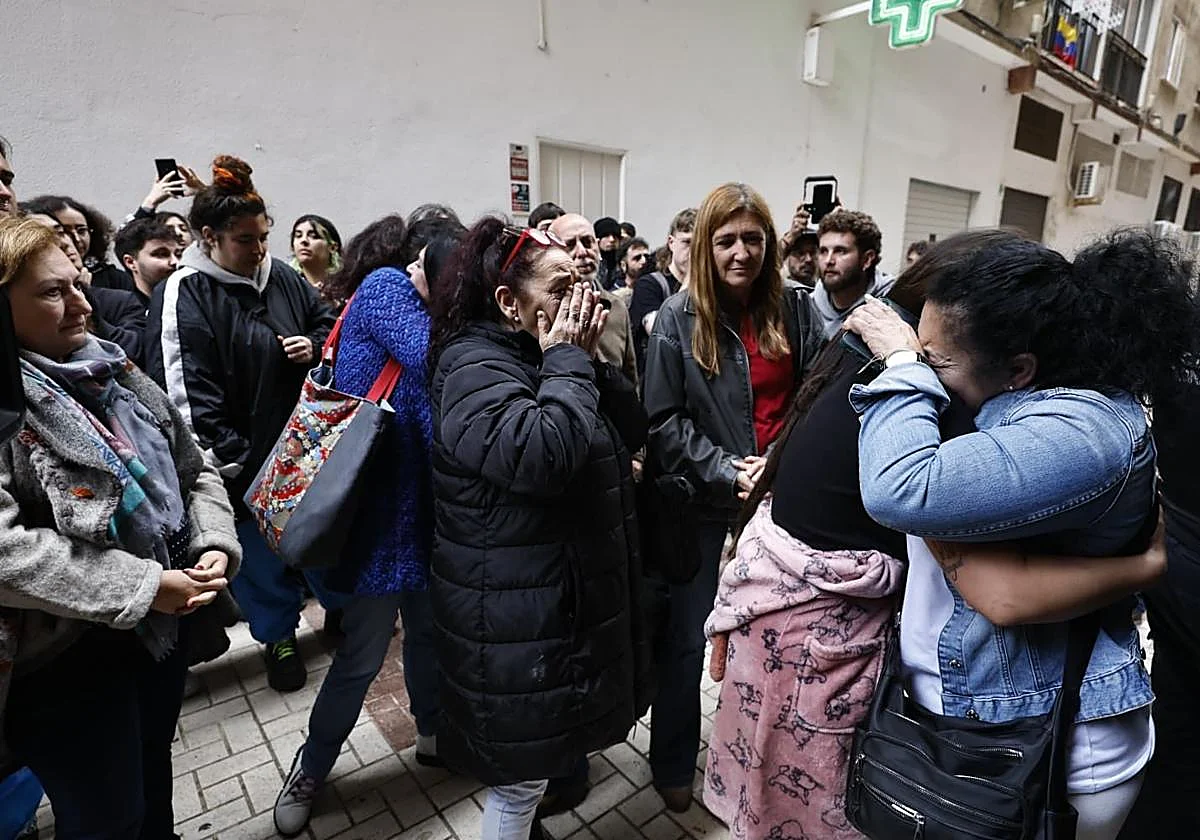 La 'Tita Mari', desahuciada a la tercera de un piso de un fondo que ocupó con su hijo dependiente en Fuente Olletas