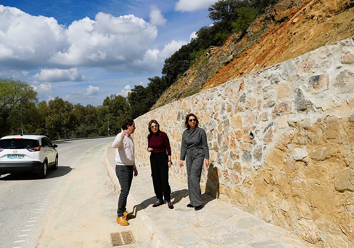 Ronda reabre al tráfico en ambos sentidos el acceso por calle Marbella tras los daños del temporal