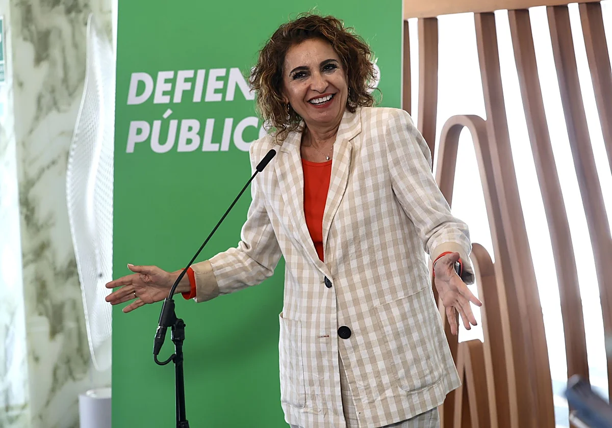 María Jesús Montero pierde el pulso de Cádiz por el número uno de la candidatura