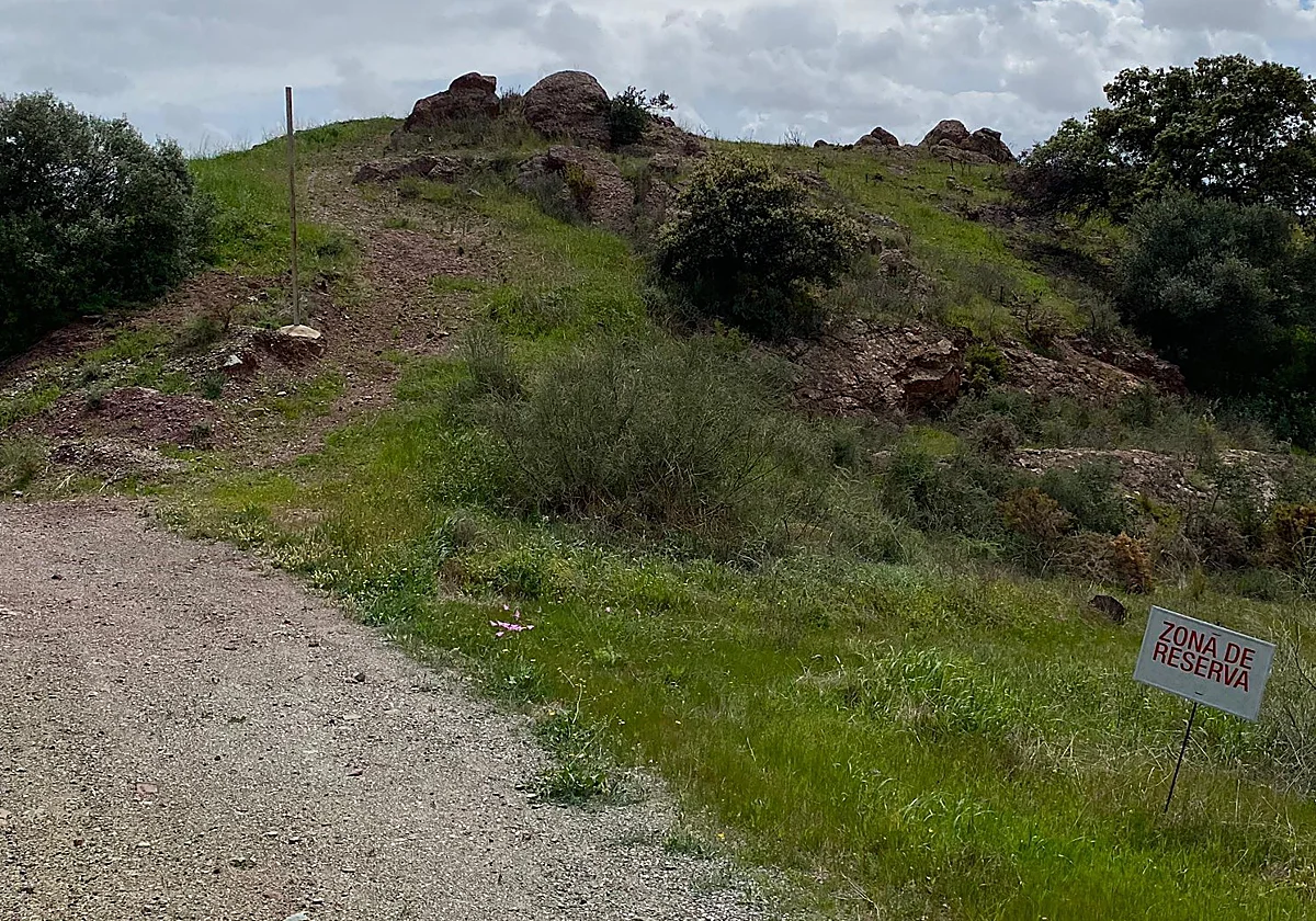 Un vecino desbloquea el nuevo depósito de agua de Almogía