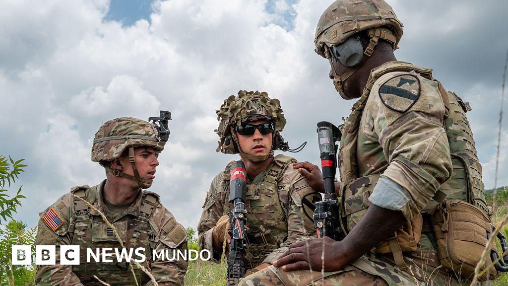 EE.UU. planea inscribir automáticamente a los jóvenes varones en el registro para prestar el servicio militar