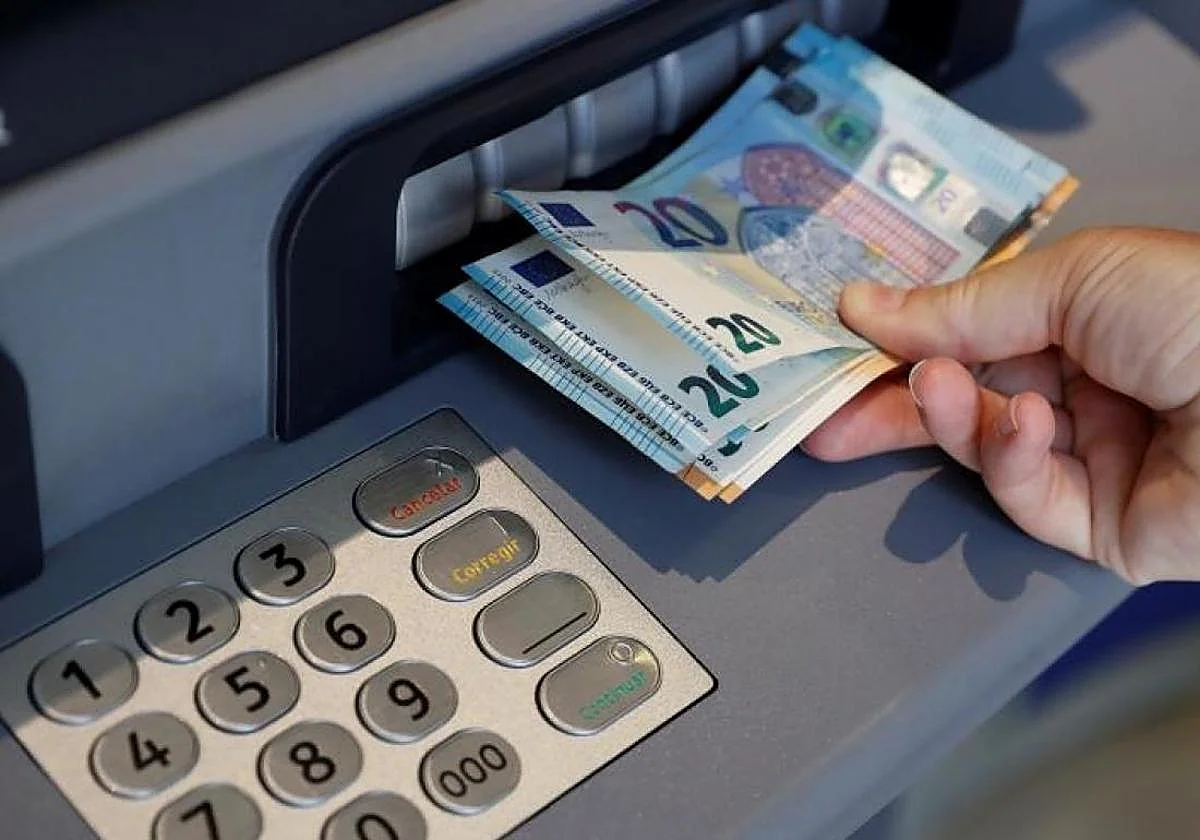 Saca 20.000 euros de la cuenta de su hermano fallecido y la Justicia la obliga a devolverlos