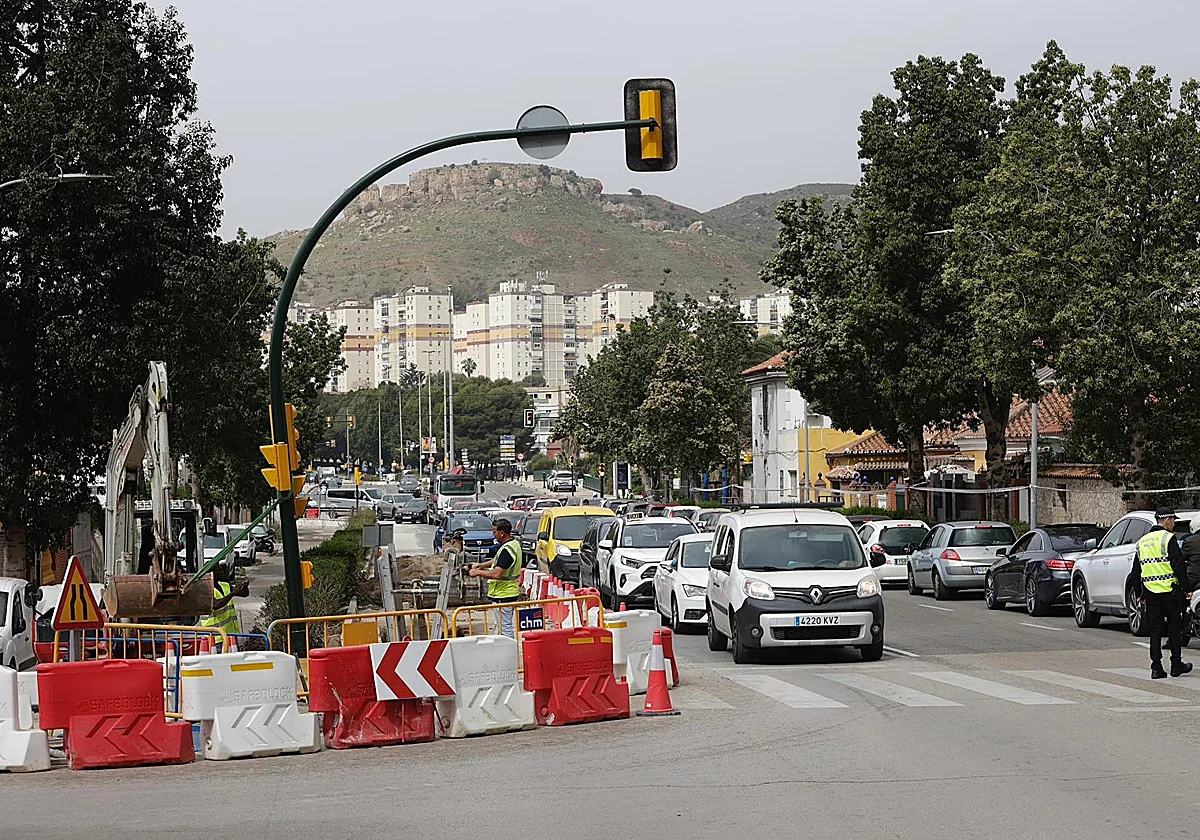 Esta es la obra que está causando atascos en el acceso al túnel de Monte Dorado