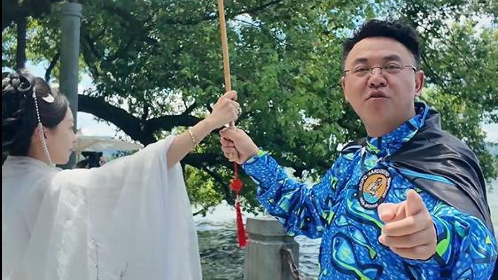 Jin, el empresario viral "más murciano que chino", propone a su embajada conectar Murcia y China a través de su cultura