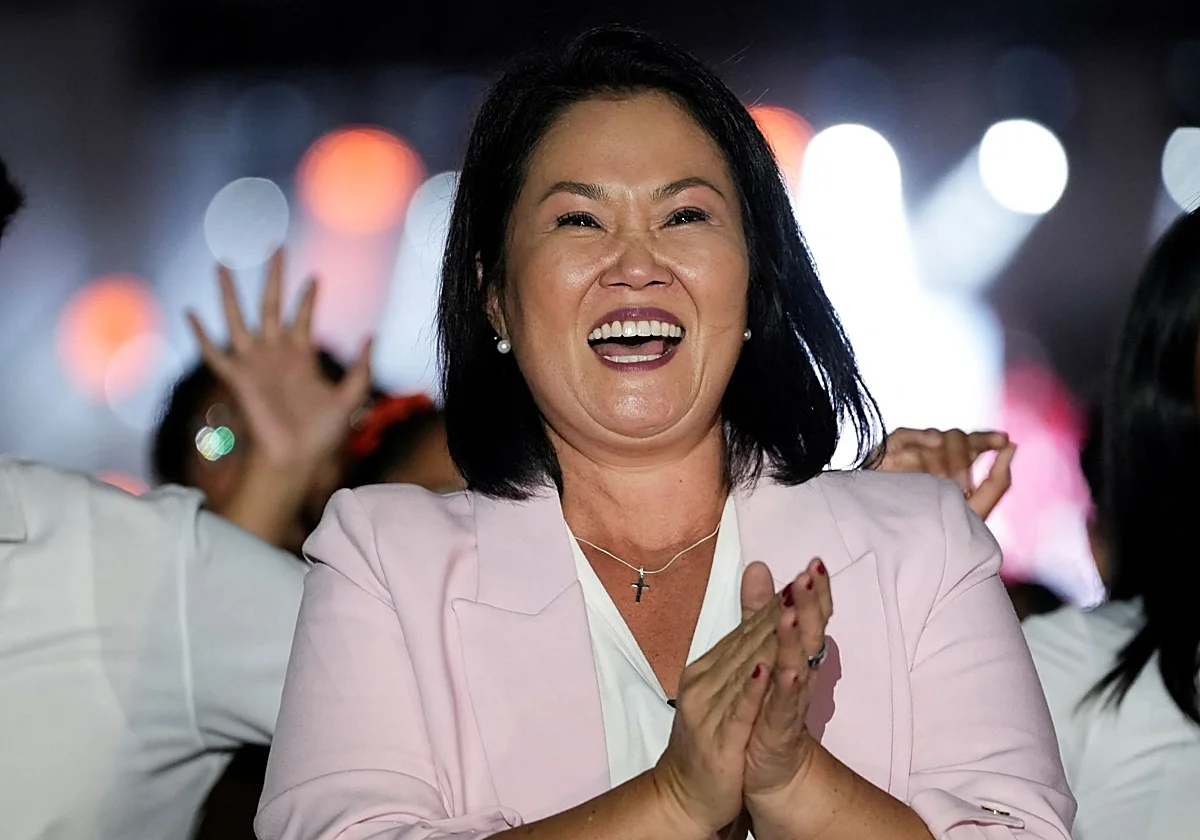 Perú busca presidente entre 35 candidatos para poner fin a una década de crisis política