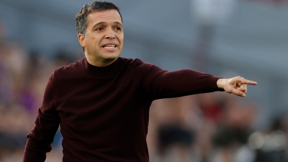 Luís Castro: "Quedan 24 puntos y tenemos que sacar los máximos posibles. No miro a los rivales"