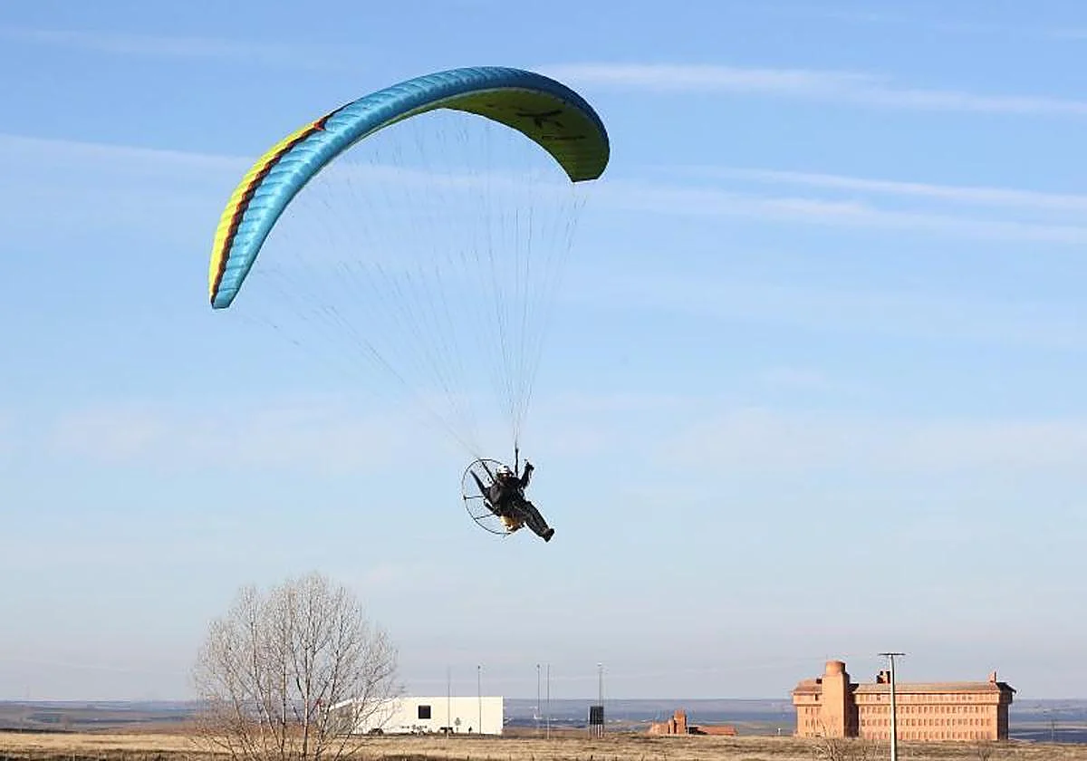 Dos fallecidos en un accidente de parapente en Guadalajara