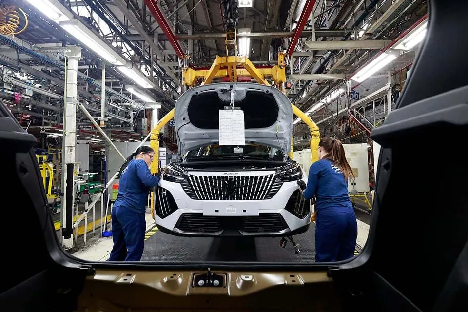 Stellantis, Renault y Ford hunden el beneficio del motor