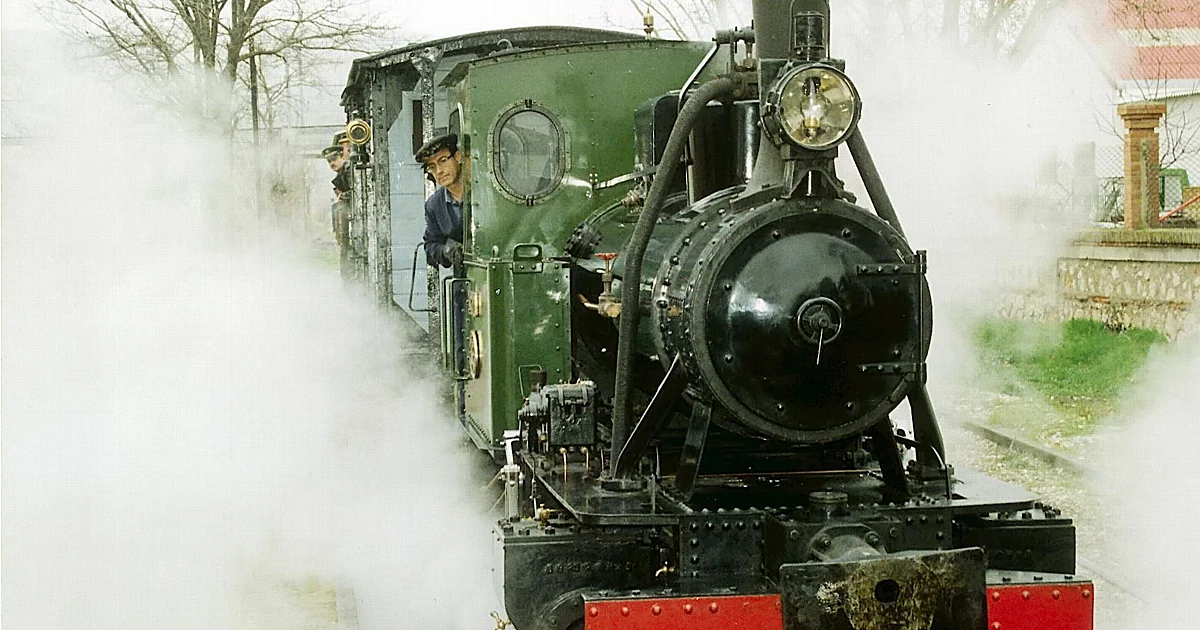 El tren que pita más que anda