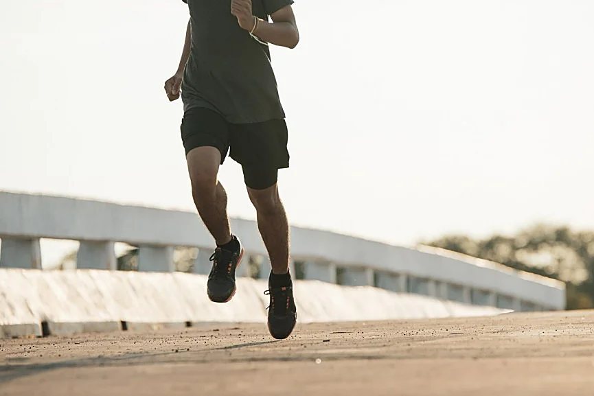 Los mejores shorts de running que protegen tu móvil sin limitar el movimiento