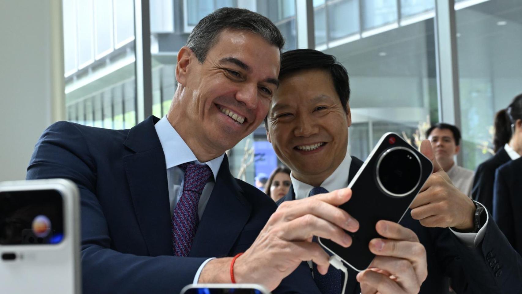 Adiós, Musk; hola, Mr. Lei Jun: Sánchez busca inversión de los 'tecnoligarcas' chinos a la vez que combate a los de EEUU