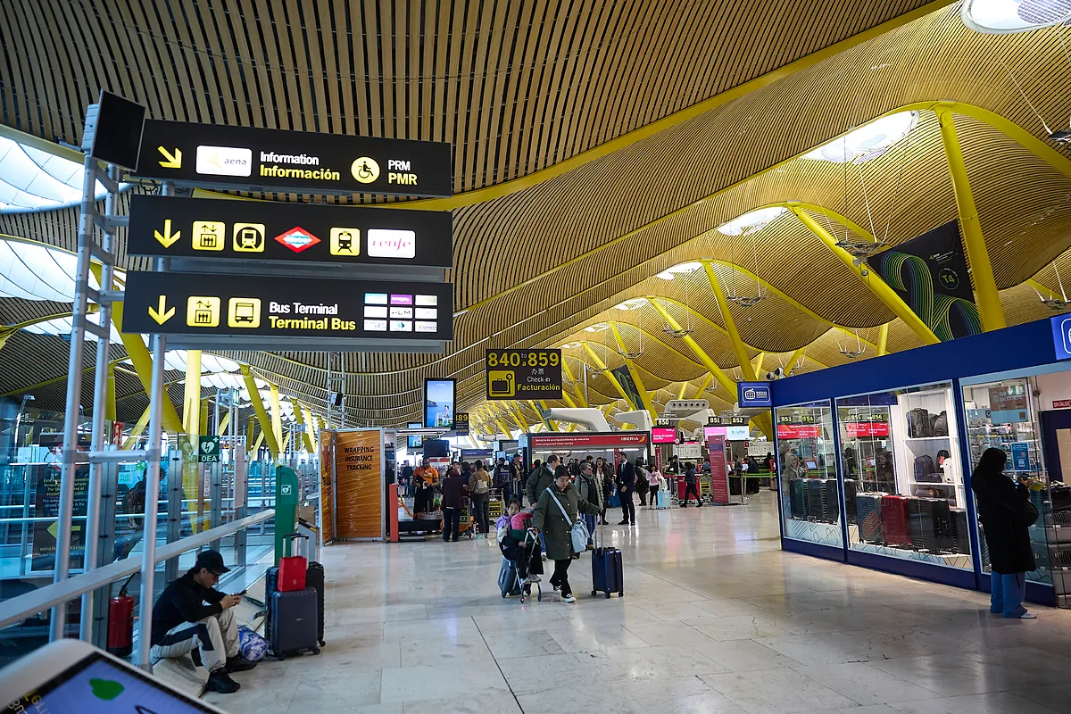 Aena mueve un 3% más de pasajeros hasta marzo a la espera del impacto del petróleo