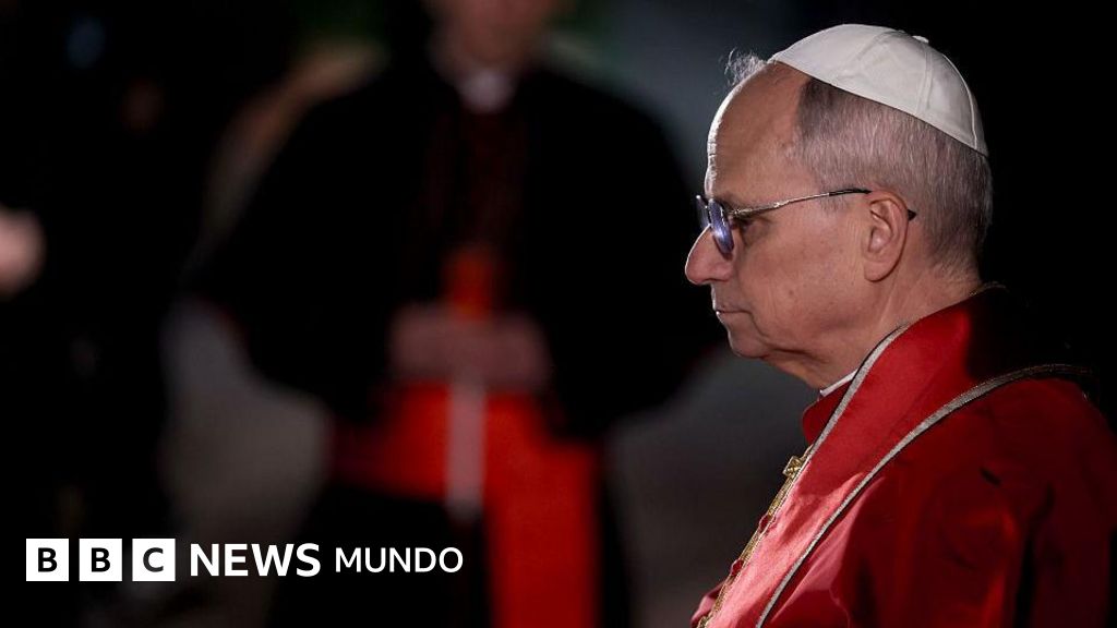 Trump lanza un fuerte ataque contra el papa León XIV por sus críticas a la guerra en Irán, y este responde que "no le tiene miedo"