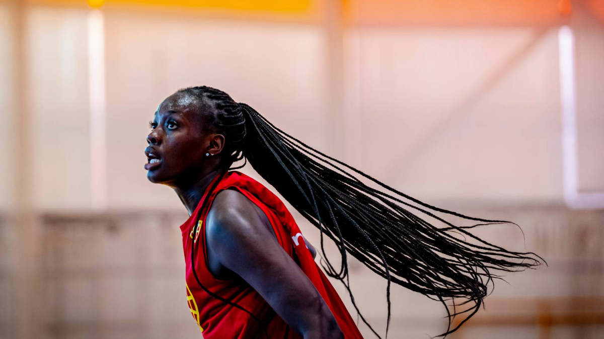 Awa Fam, historia del baloncesto español<br>