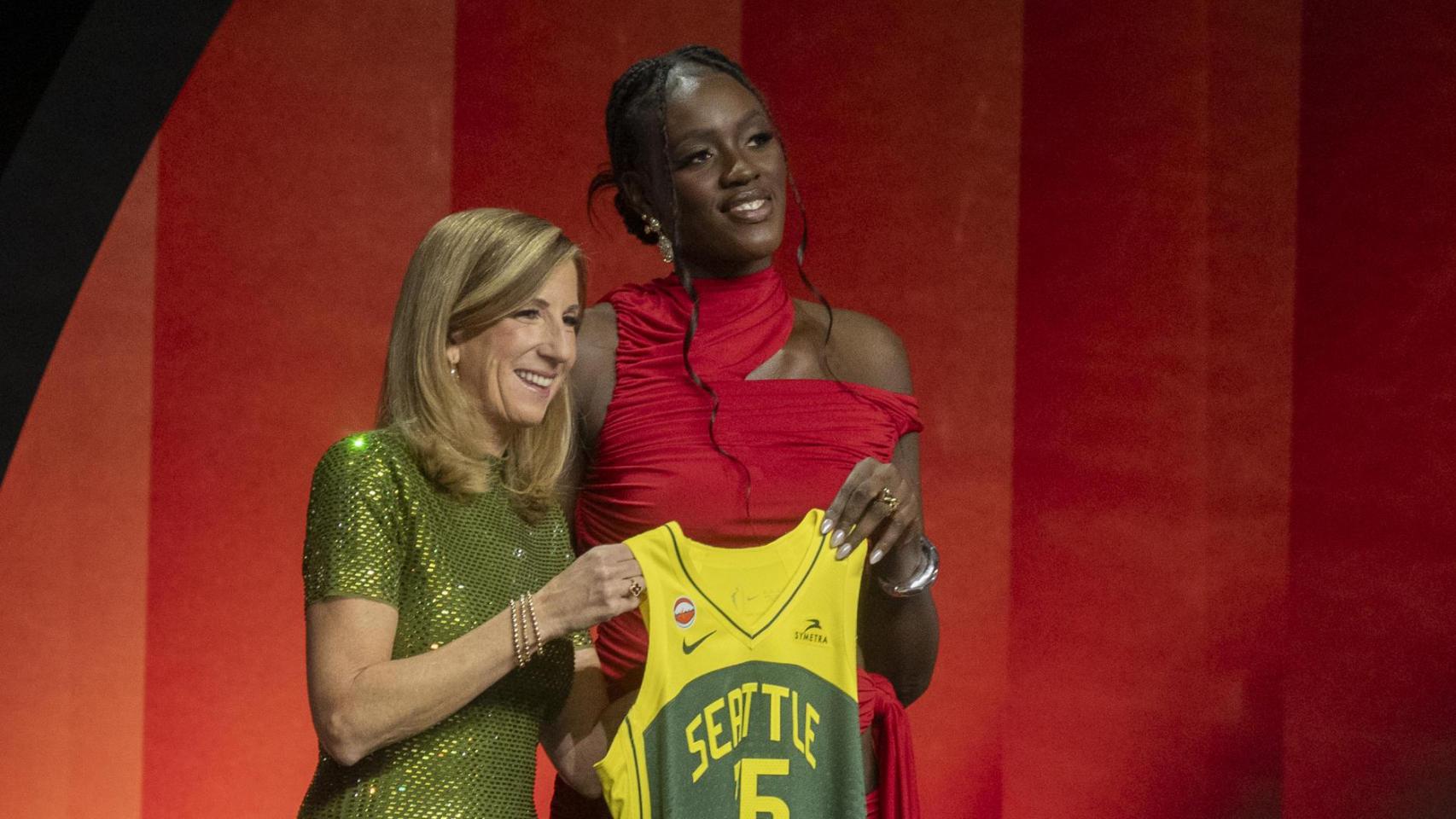 Awa Fam, como Pau Gasol: una nº 3 en el draft de la WNBA en una noche histórica para el baloncesto femenino español