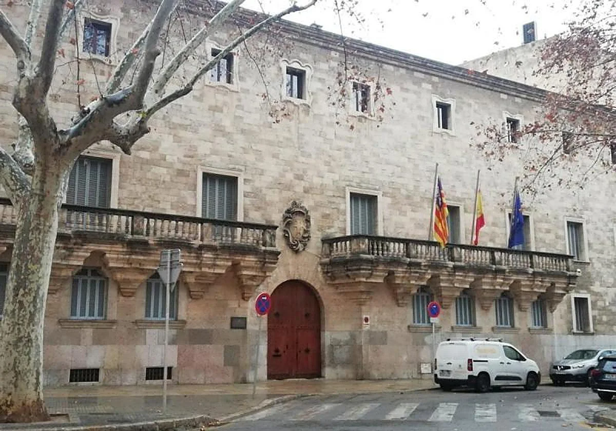 Juzgan en Palma a un padre y una abuela por maltrato y abusos a una menor durante tres años