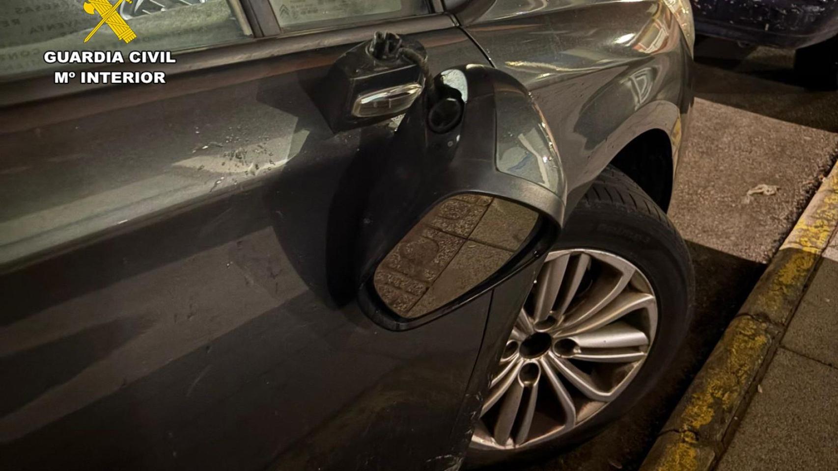 Detienen a un menor por romper a patadas los retrovisores de nueve vehículos aparcados en un pueblo de Albacete