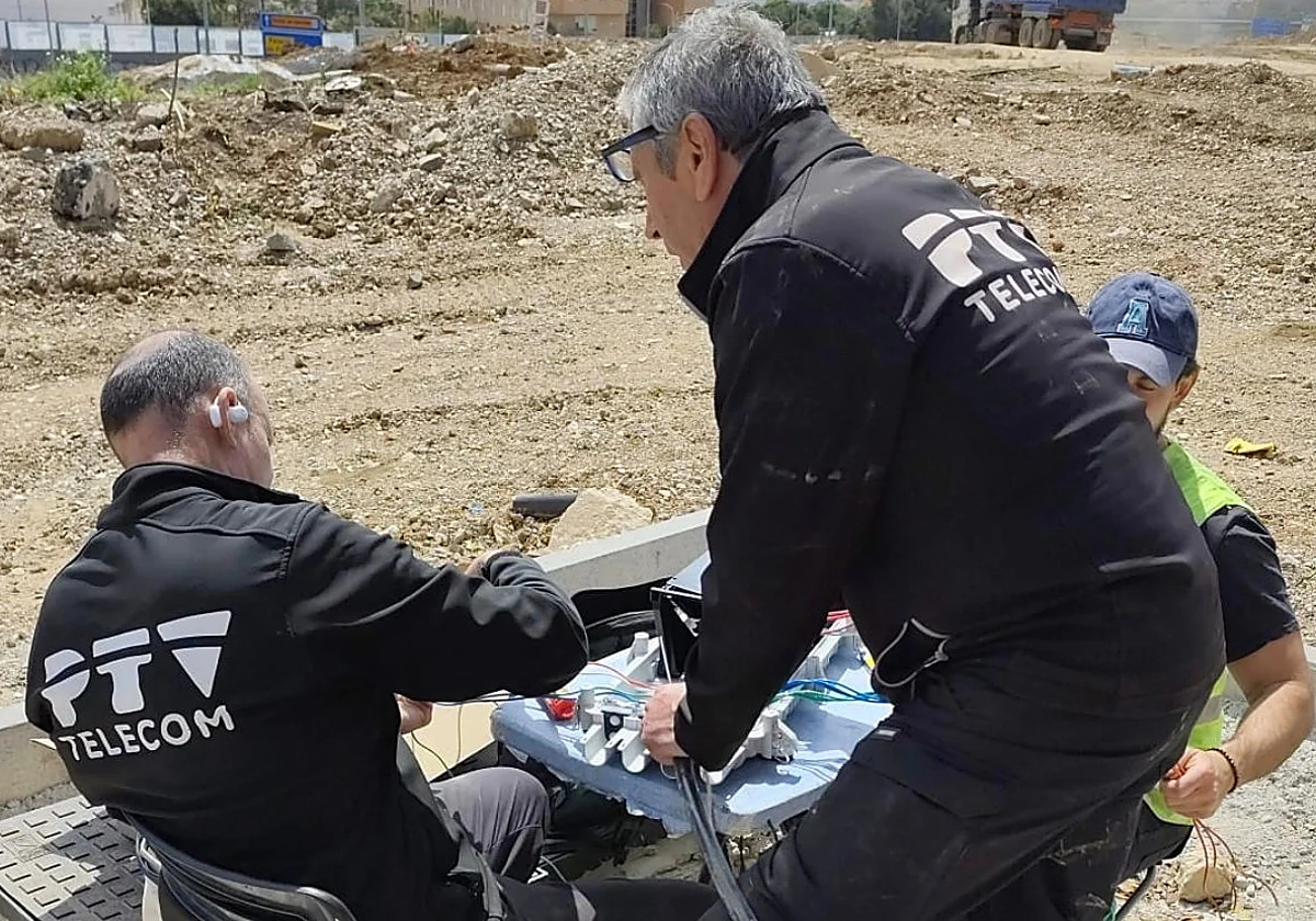 La rotura de un cable deja sin internet a más de 5.000 hogares y comercios de Teatinos